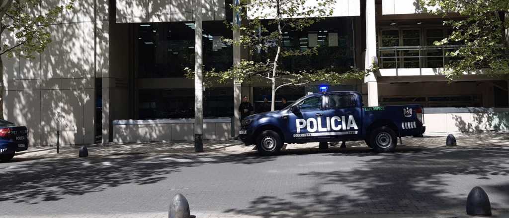 Evacuaron varios bancos del centro mendocino por una amenaza de bomba