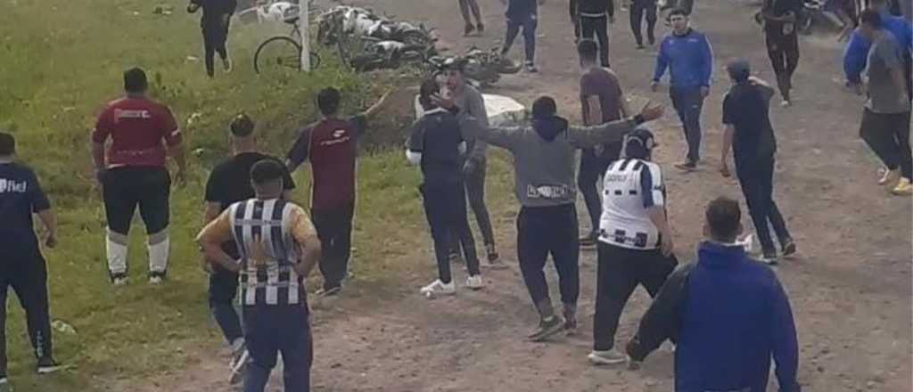 Video: los barras de Talleres corrieron a tiros a los piqueteros en la ruta