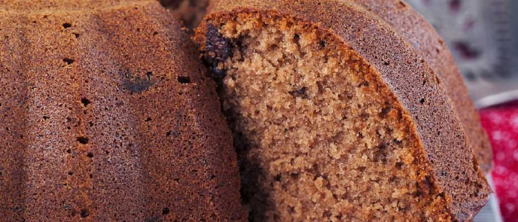 Cómo preparar un espectacular budín de chocolate y manzana