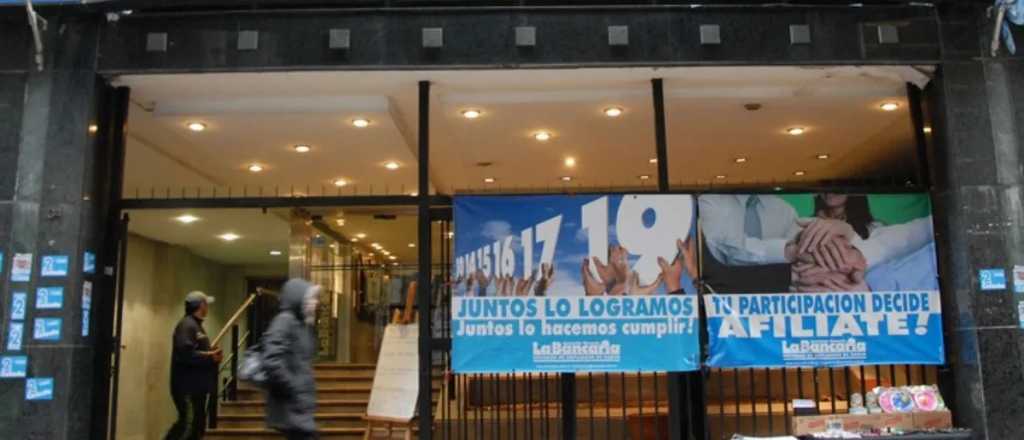 El sueldo inicial de un bancario será de 200 mil pesos a partir de octubre