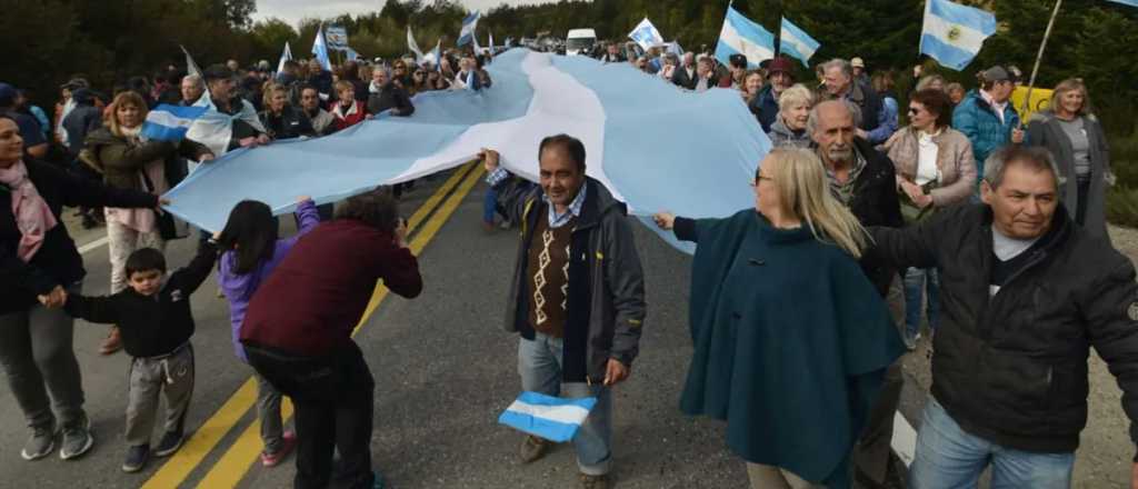 La Policía frenó la marcha hacia Villa Mascardi por usurpaciones mapuches