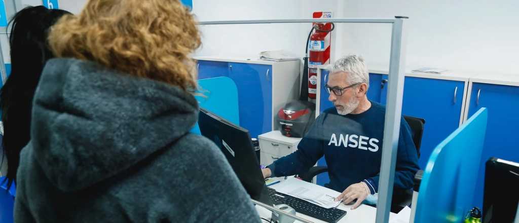 Quiénes cobran este viernes asignaciones, jubilaciones y pensiones