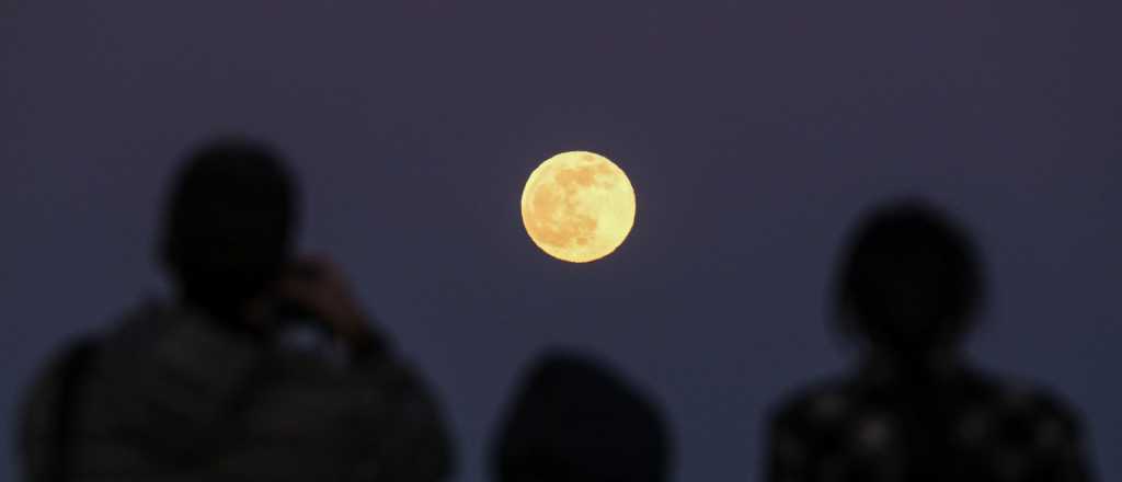 Calentamiento global: ¿el polvo lunar podría salvar a la Tierra?