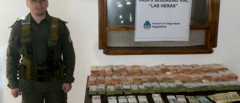 Detuvieron a un hombre en Lavalle que llevaba más de $40 millones ocultos