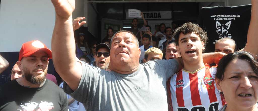 Hasta hinchas de Estudiantes pidieron justicia por Lolo Regueiro