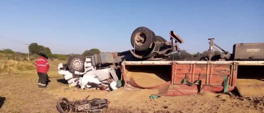 Mató a su pareja, chocó contra un camión y murió el femicida y el camionero 