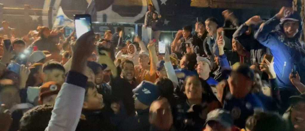 Video: tremendo banderazo de los hinchas de la Lepra antes del Reducido