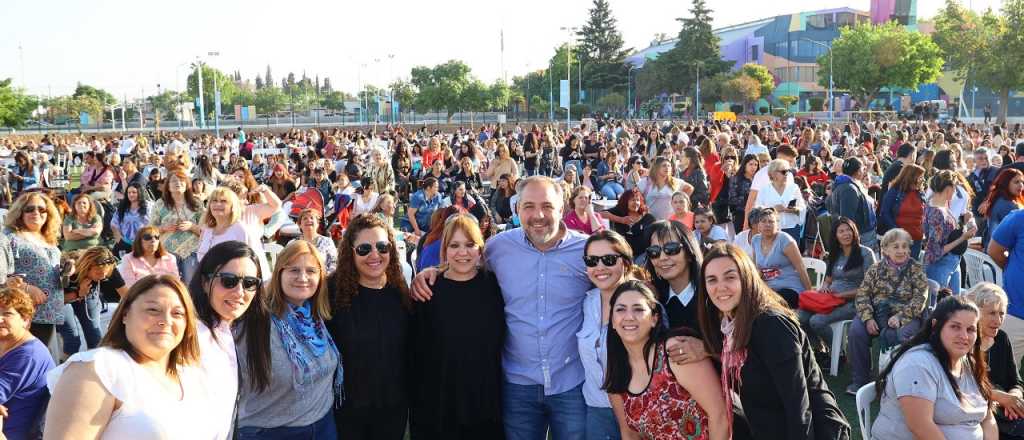 Maipú agasajó a más de 4 mil madres del departamento