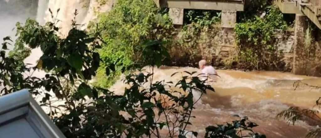 El cuerpo encontrado en las cataratas es del turista que cayó al agua por una selfie