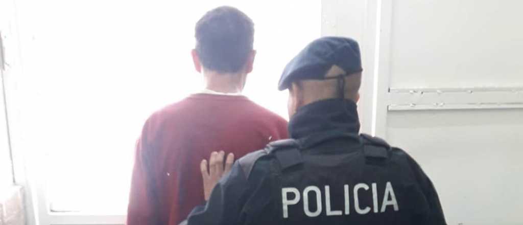 Rompía la vidriera de un comercio en pleno centro y fue detenido