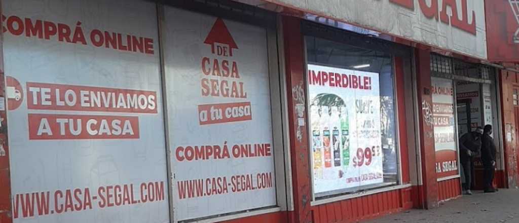 Otra multa a Casa Segal por vender mercadería vencida