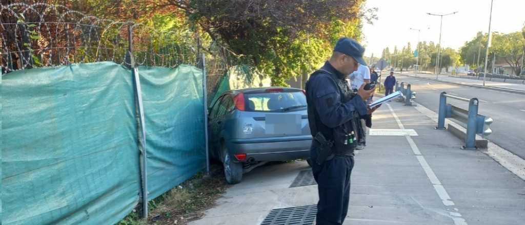 Un conductor se durmió en la Panamericana y terminó incrustado en una casa