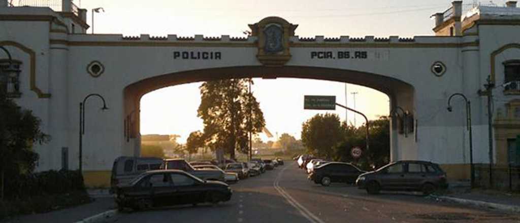 Motochorros se tiraron de un puente para escapar de la policía y uno murió