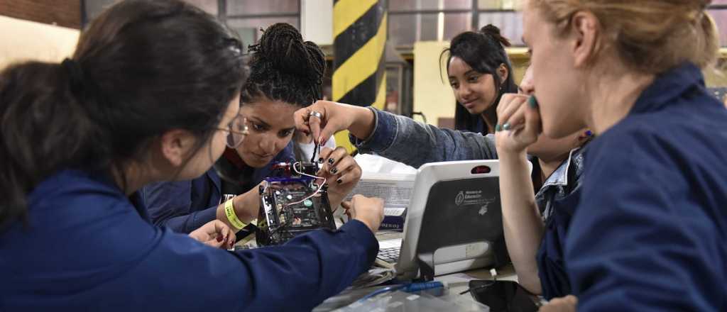 Escuelas hacen instrumentos musicales para discapacitados en Valle de Uco