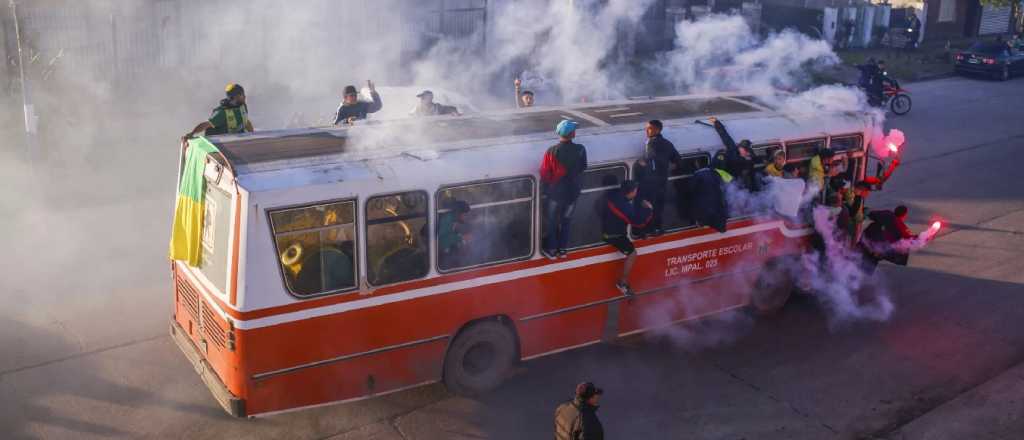 Detuvieron a 40 hinchas de Luján por secuestrar dos colectivos