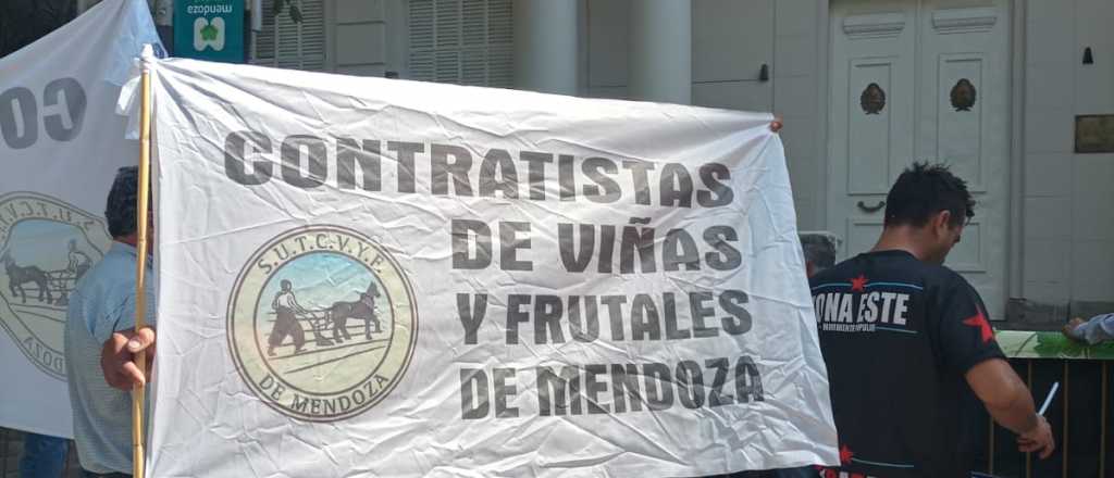 Contratistas de viñas pidieron asistencia de la provincia en la Legislatura