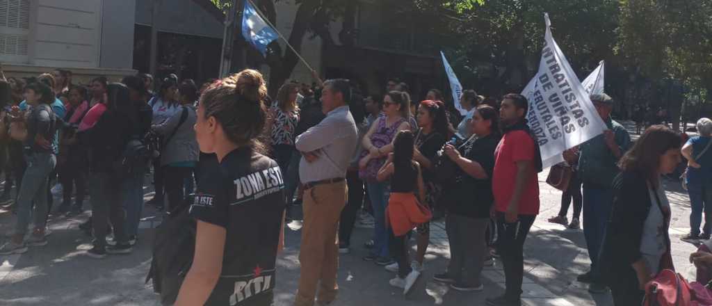 Contratistas de viñas pidieron asistencia de la provincia en la Legislatura