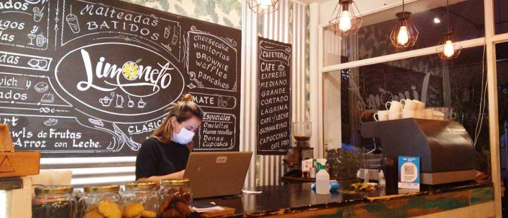 Video: en un minuto robaron todo en un coqueto café de San Martín