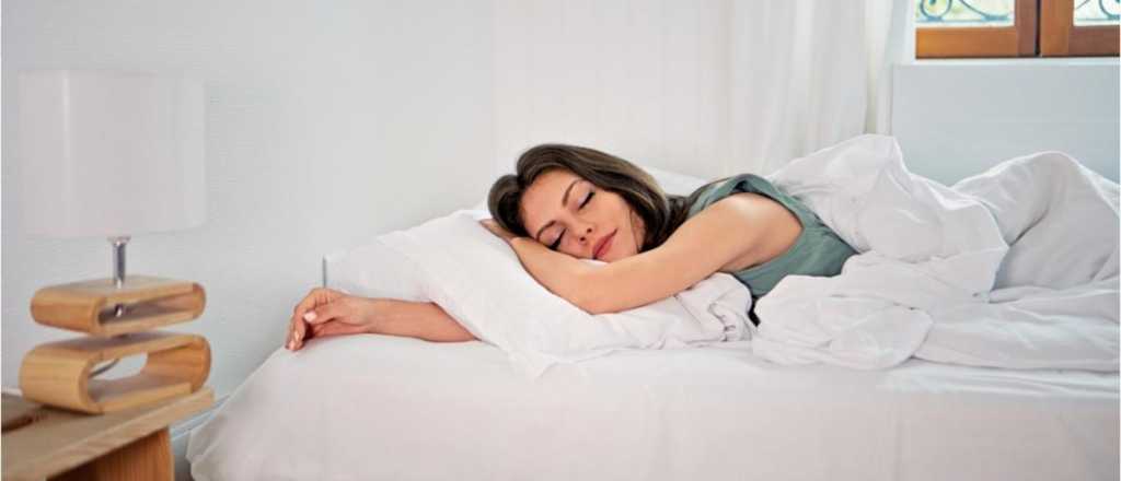 Una fábrica argentina de colchones paga 10 mil pesos por dormir