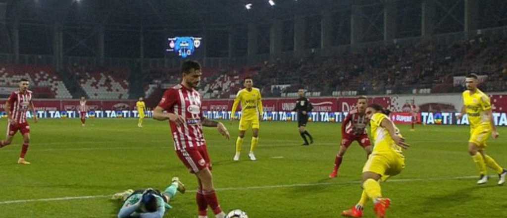 ¡Que no lo vea Bilardo! Tuvo un gol servido y decidió tirarla afuera