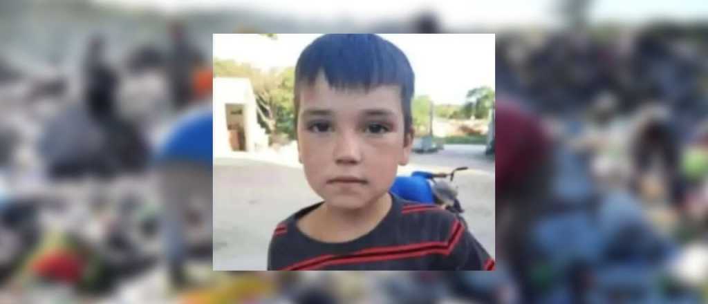 Un niño buscaba comida en un basural y murió atropellado por un camión