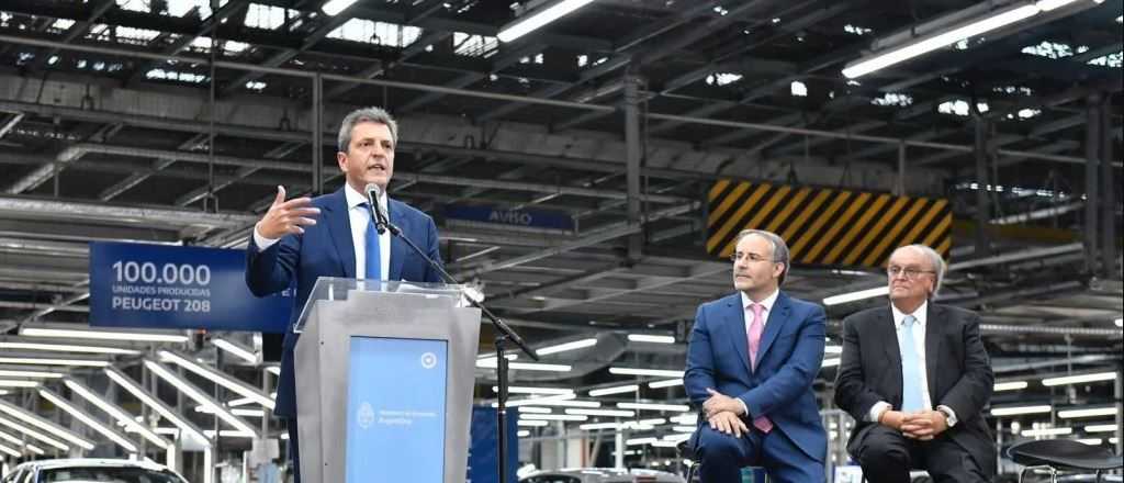 Massa anunció que bajará impuestos a las exportaciones automotrices