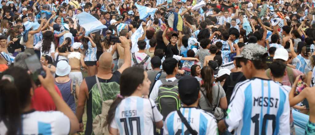 Una multitud se congregó en San Rafael para ver y festejar con la Selección