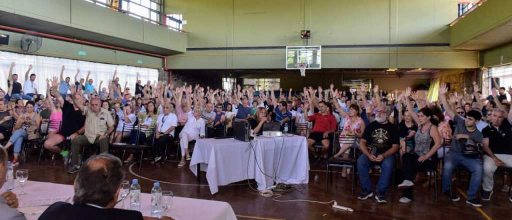 Los socios de Regatas reeligieron a Jorge Aguirre Toum como presidente