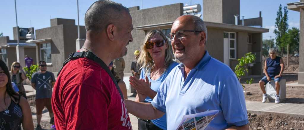 Guaymallén entregó decenas de viviendas en Rodeo de la Cruz