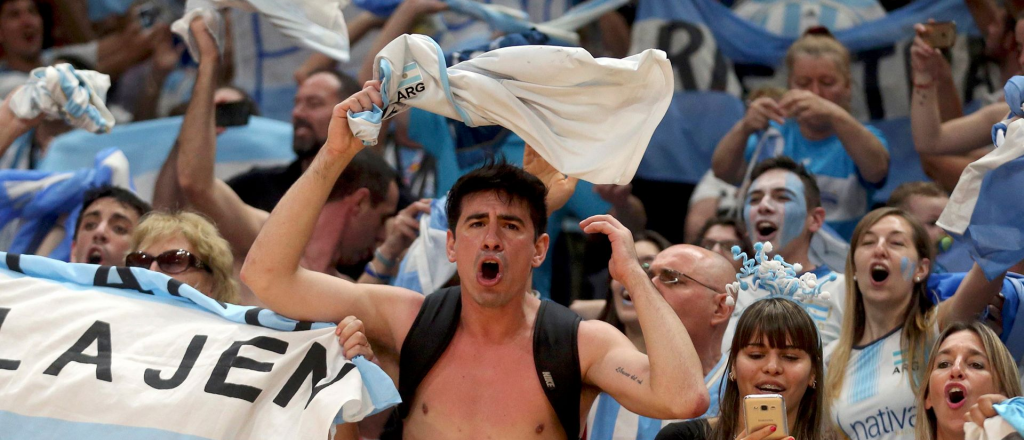 Video: emoción a flor de piel durante el himno de Argentina