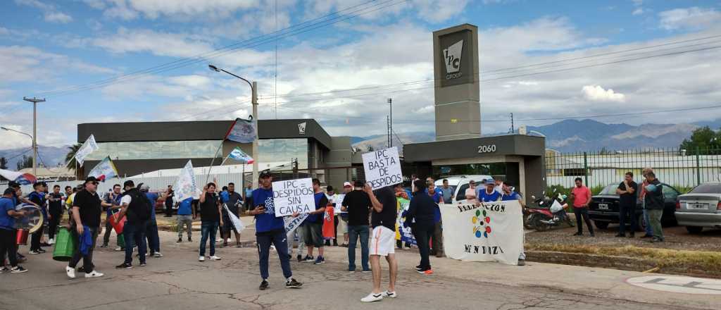 Despidos en una fábrica de piletas de Las Heras: qué pasará con los trabajadores