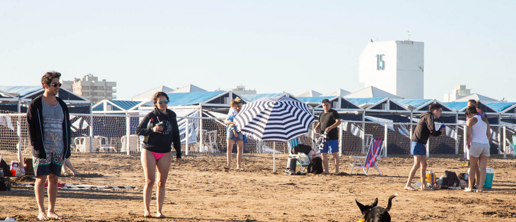 Mar del Plata sortea carpas en los balnearios para atraer turistas