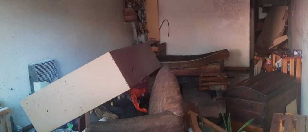 Incendio y una mujer herida al explotar un calefón en Ciudad