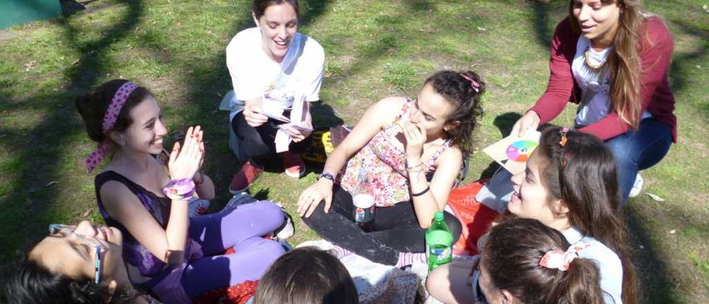 Así se la rebuscan los adolescentes para llevar alcohol a los festejos