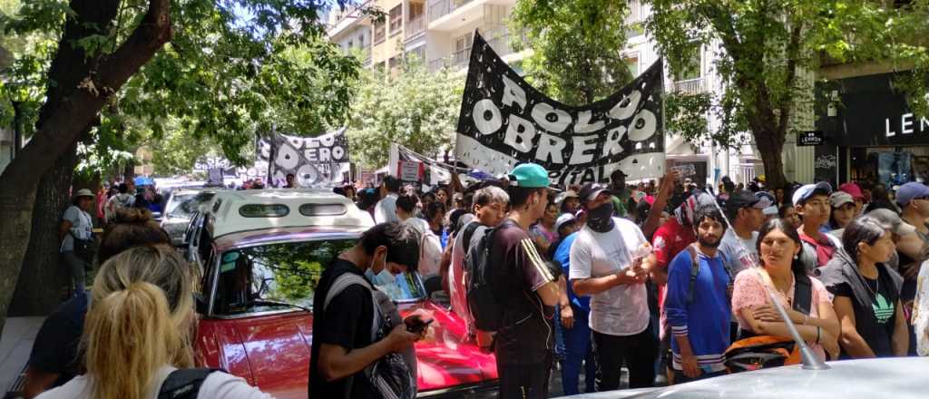 Volvieron a multar a agrupaciones sociales por cortar la calle en Ciudad