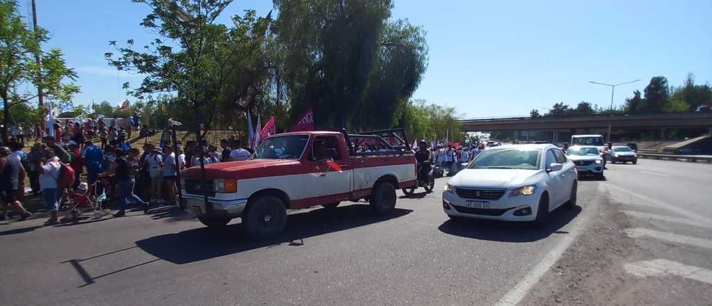 Caos en el Acceso Este por una protesta de trabajadores populares 