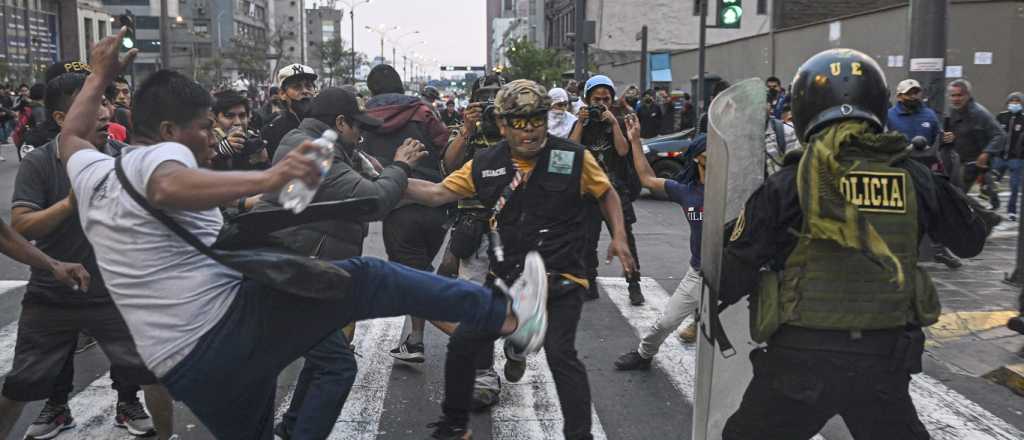 Protestas: un muerto, aeropuertos bloqueados y llamado a huelga en Perú