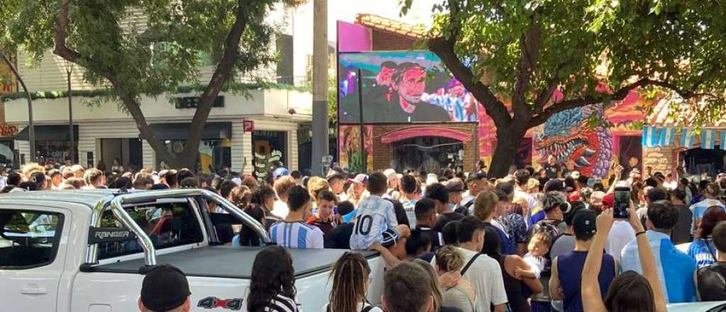 Pantalla gigante y locura mendocina por el partido de la Selección