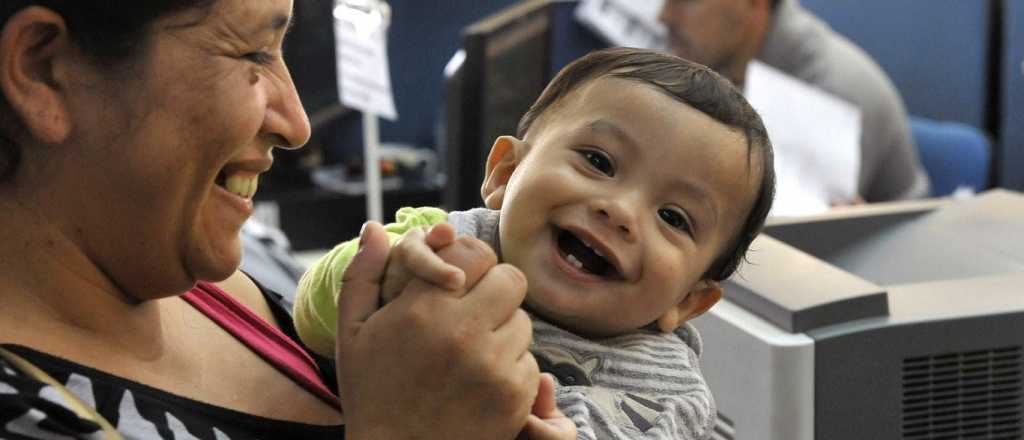 Quiénes cobran la AUH y otras asignaciones este miércoles