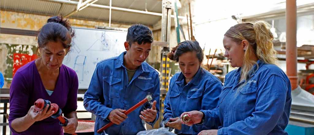 Suspenden a titulares de Potenciar Trabajo que viajaron al exterior