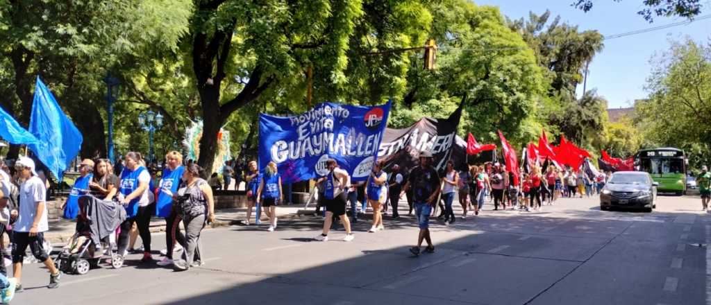 Una protesta complicó el tránsito en pleno centro mendocino 