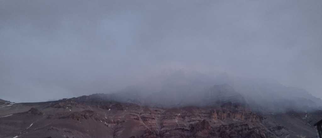 Incendio en Chile cubre de humo la Alta Montaña mendocina