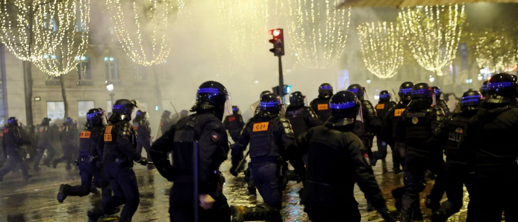 Los ultras franceses salieron a romper todo después de la derrota