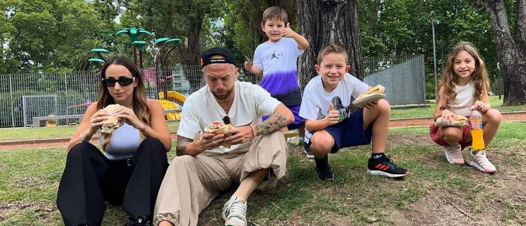 Bondiola en la Costanera: el Papu recreó una vieja foto y es viral