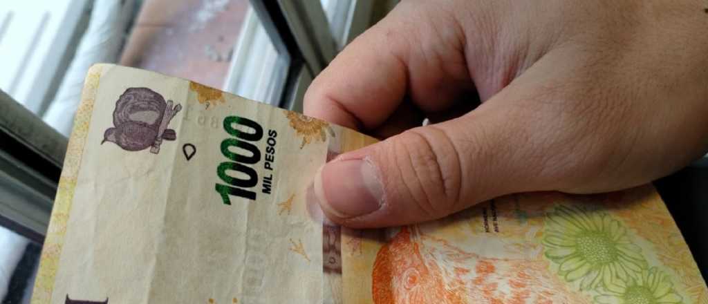 No vale nada: el triste récord del billete de $1000 en América 