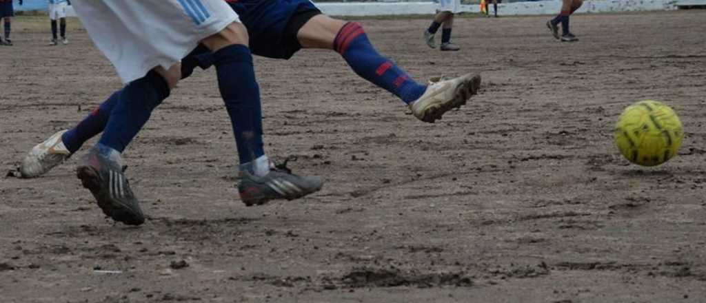 Se le cayó la pelota en el cementerio de San Carlos, la fue a buscar y nunca salió