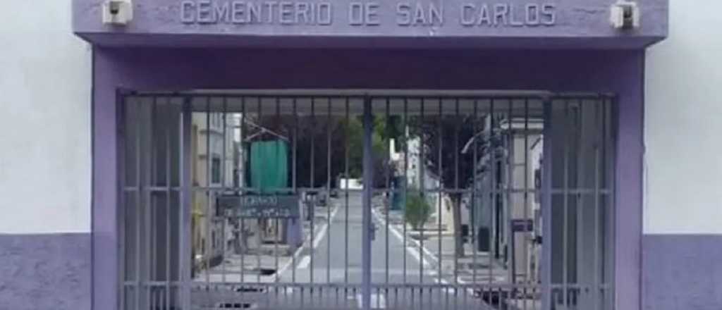 Se le cayó la pelota en el cementerio de San Carlos, la fue a buscar y nunca salió