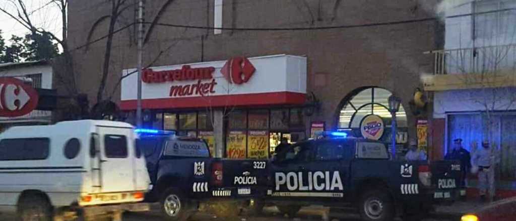 Escondió en su ropa carne de un supermercado y lo detuvieron en Tupungato