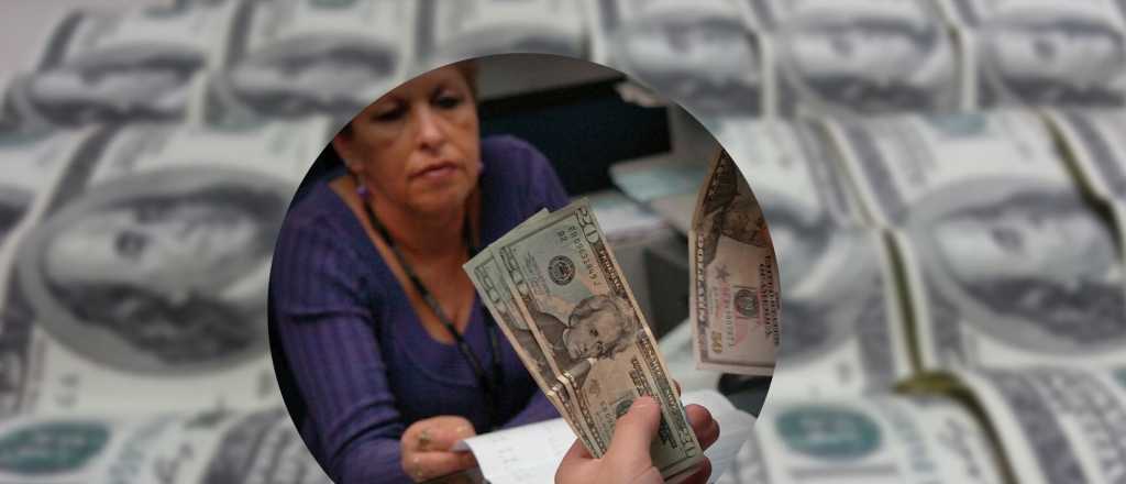 El dólar blue cerró el año en baja luego del récord de esta semana