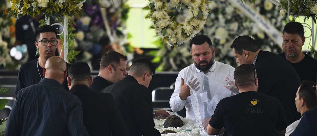 Una multitud despide a Pelé en el estadio del Santos 